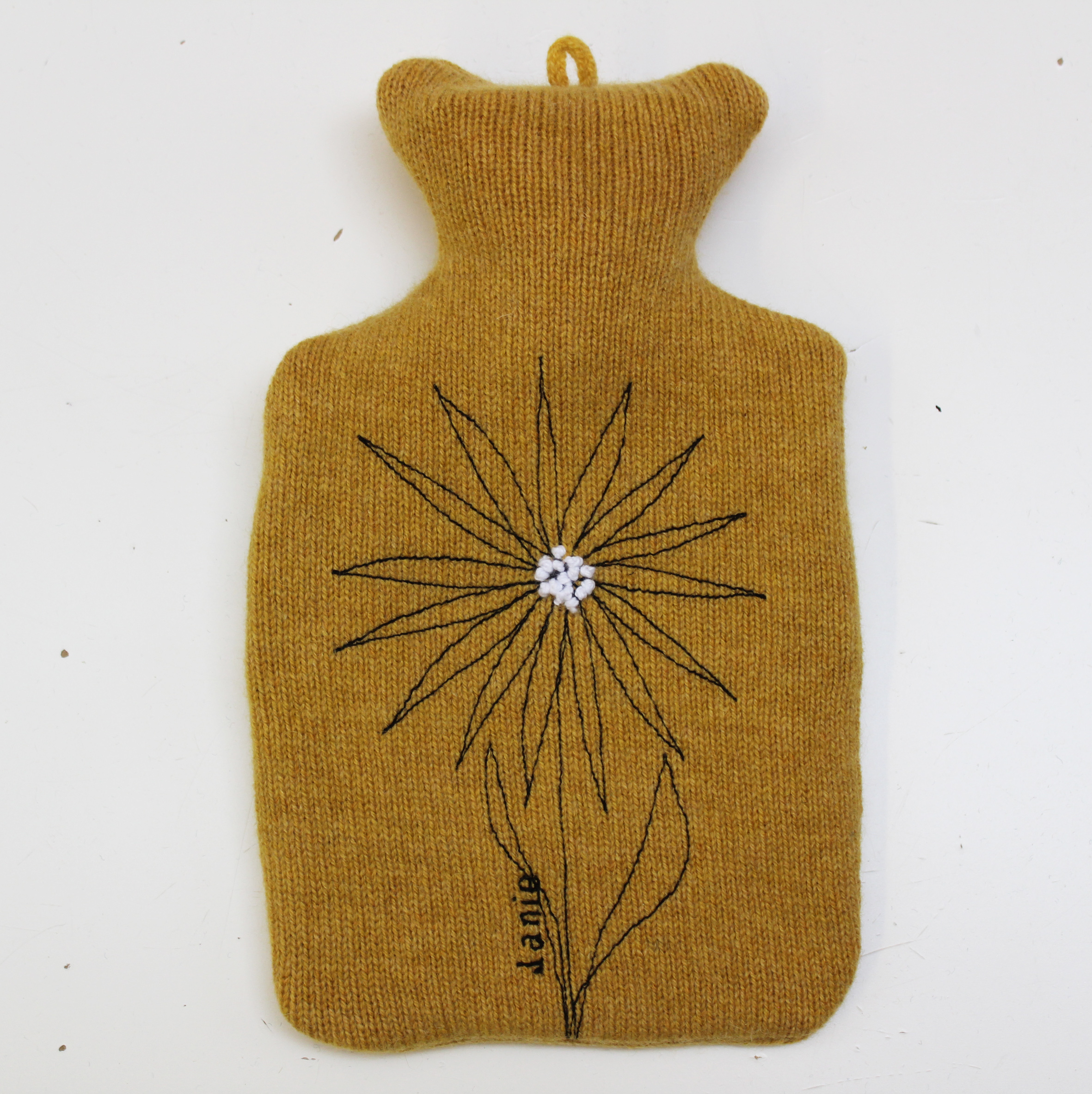 Daisy 1 L hot water bottle Gold