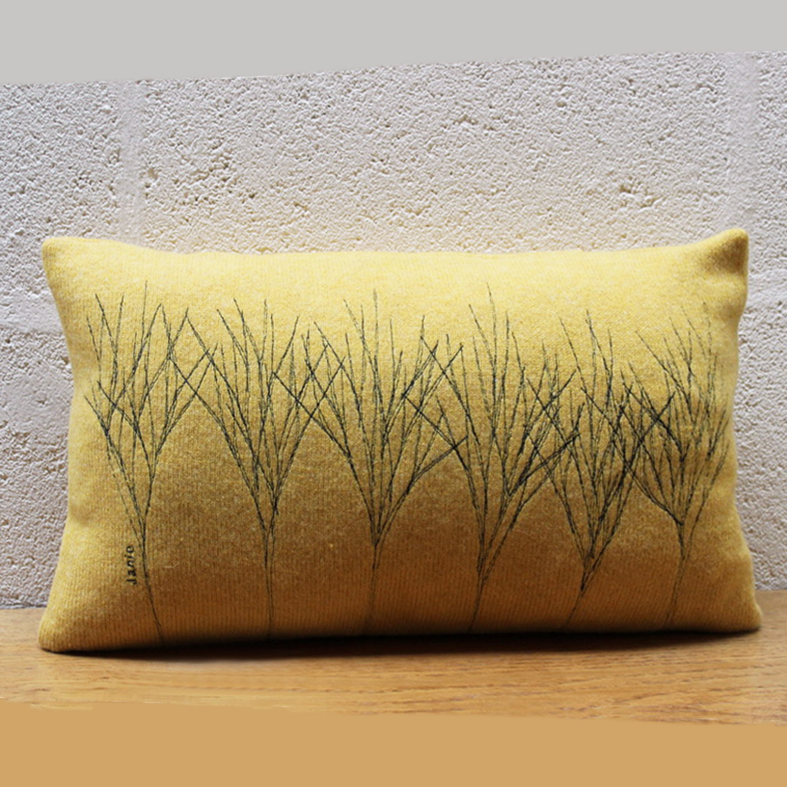 A Treeline cushion soft Gold