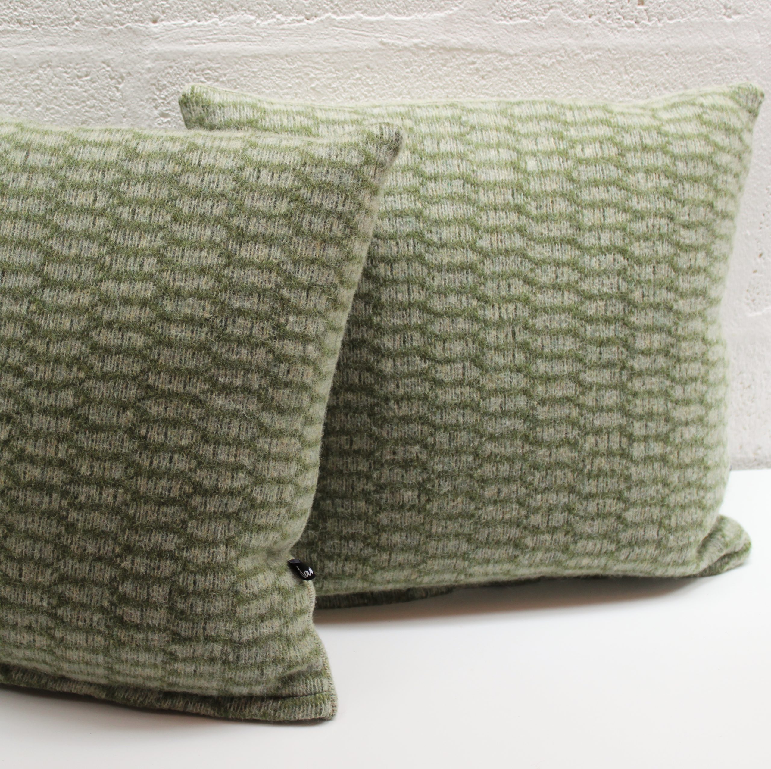 Cell patterned two colour cushion - Image 3