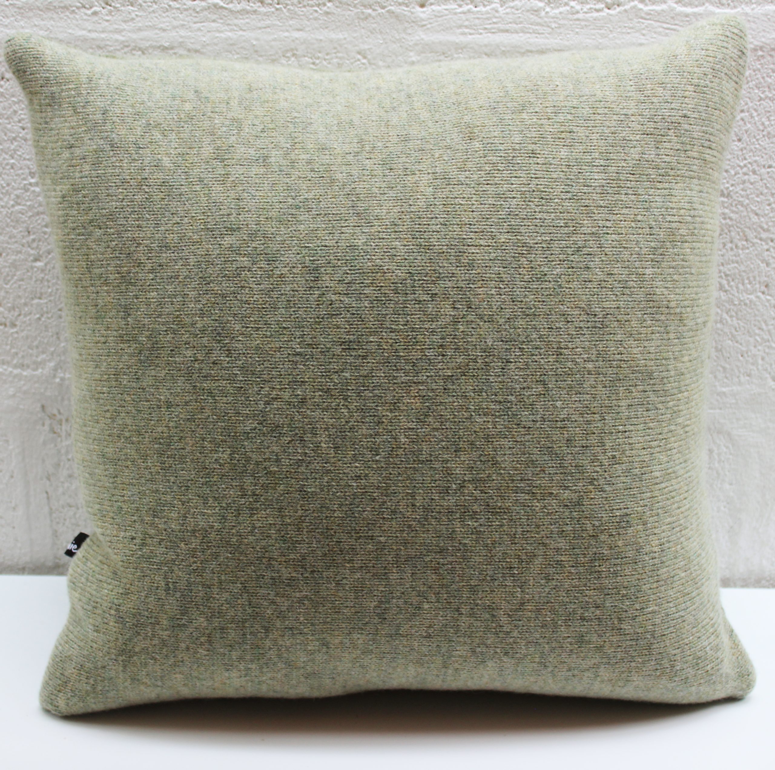Cell patterned two colour cushion - Image 5